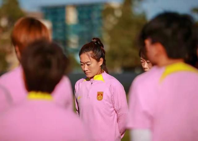 双方首发以及换人信息：多特首发：1-科贝尔、24-默尼耶（80''17-沃尔夫）、4-施洛特贝克（73''7-雷纳）、15-胡梅尔斯（45''25-聚勒）、5-本塞拜尼、23-埃姆雷-詹、20-萨比策、19-布兰特、21-马伦、43-吉滕斯（63''48-班巴）、14-菲尔克鲁格（63''9-阿莱）替补未出场：33-迈尔、2-默雷伊、6-厄兹詹、11-罗伊斯美因茨首发：33-巴茨、2-姆韦内、3-范登贝尔赫、16-斯特凡-贝尔、30-威德默（90''21-达科斯塔）、31-多米尼克-科尔、14-克劳斯、7-李在城、10-里希特（70''29-伯卡特）、43-格鲁达（70''24-帕佩拉）、9-奥尼西沃（92''4-巴尔科克）替补未出场：1-里斯、17-阿若克、45-马穆托维奇、47-47-拉塞-威廉、48-马库斯-穆勒